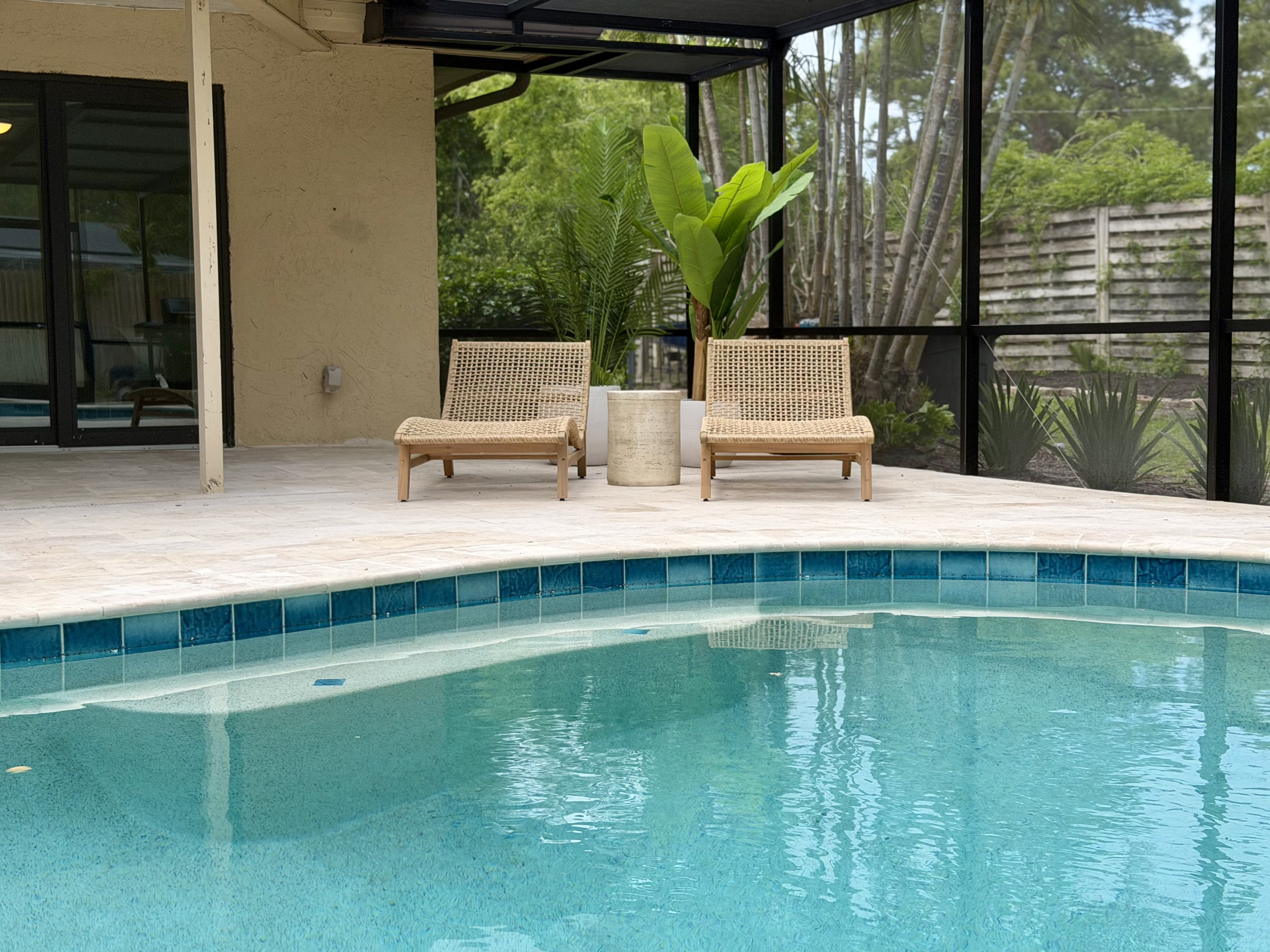 Palm & Tide poolside lounge